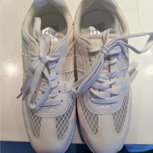 Dolce Vita Ivory Mesh Sneakers size 8.5